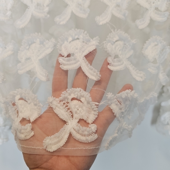 Elegant White Lace Blouse - Picture 5 of 7